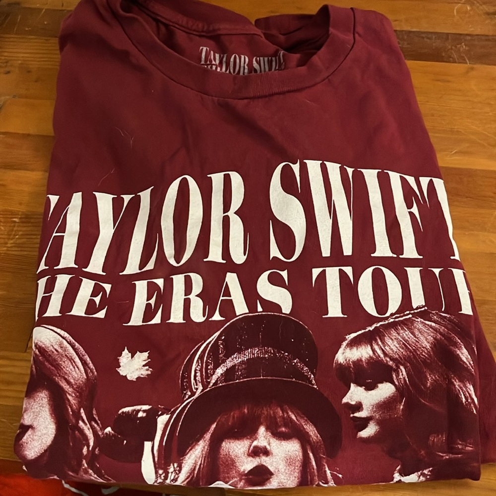 Taylor Swift Maroon 'The Eras Tour' Short Sleeve Tee - Picture 4 of 4